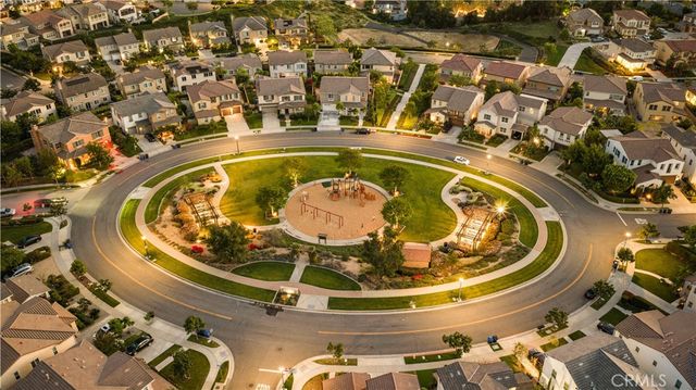 702 E Lemon Swirl, Azusa, CA 91702