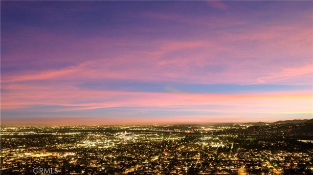 702 E Lemon Swirl, Azusa, CA 91702