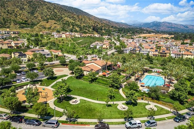 702 E Lemon Swirl, Azusa, CA 91702