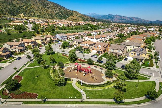 702 E Lemon Swirl, Azusa, CA 91702