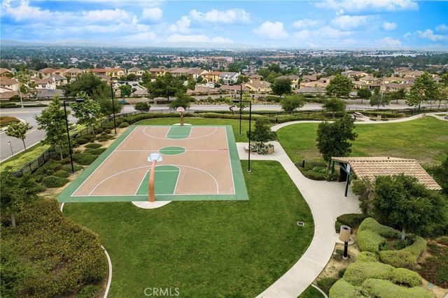 702 E Lemon Swirl, Azusa, CA 91702