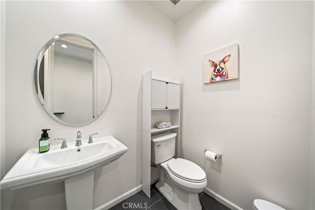 702 E Lemon Swirl, Azusa, CA 91702