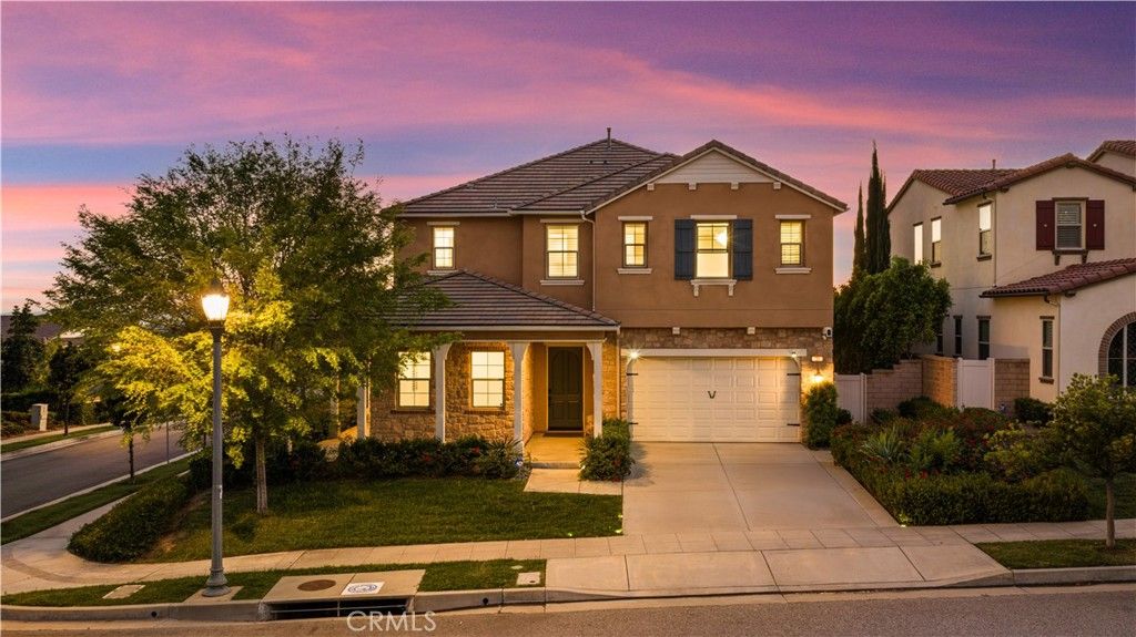 702 E Lemon Swirl, Azusa, CA 91702