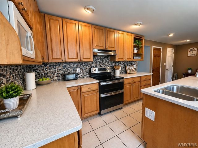 35 Treehaven Road, West Seneca, NY 14224