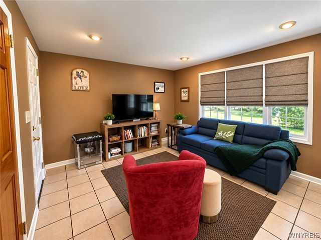 35 Treehaven Road, West Seneca, NY 14224