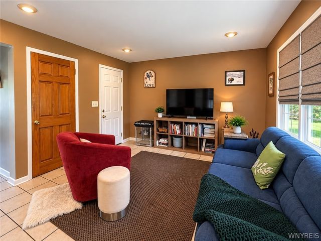 35 Treehaven Road, West Seneca, NY 14224