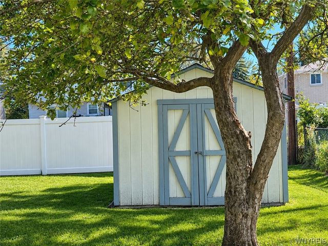 35 Treehaven Road, West Seneca, NY 14224