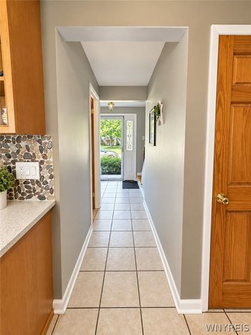 35 Treehaven Road, West Seneca, NY 14224