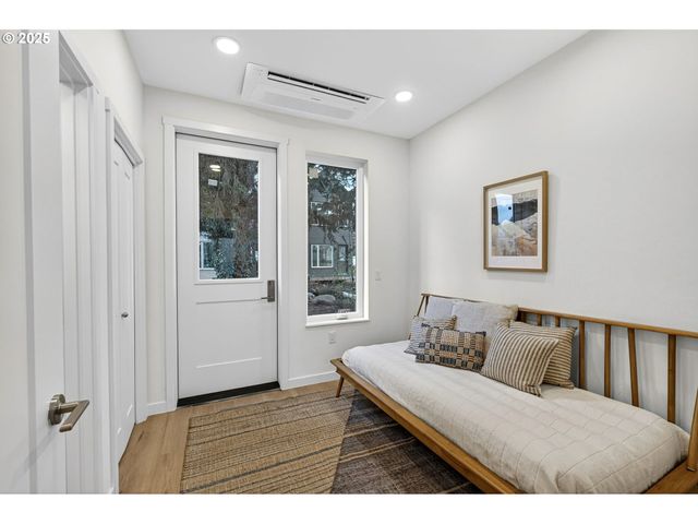 7248 Ne Going St, Portland, OR 97218