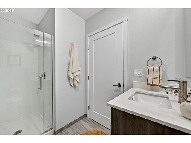 7248 Ne Going St, Portland, OR 97218