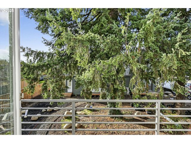 7248 Ne Going St, Portland, OR 97218