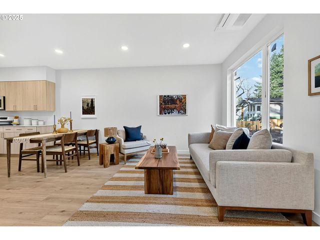 7248 Ne Going St, Portland, OR 97218