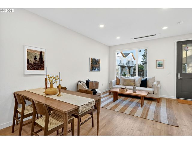 7248 Ne Going St, Portland, OR 97218