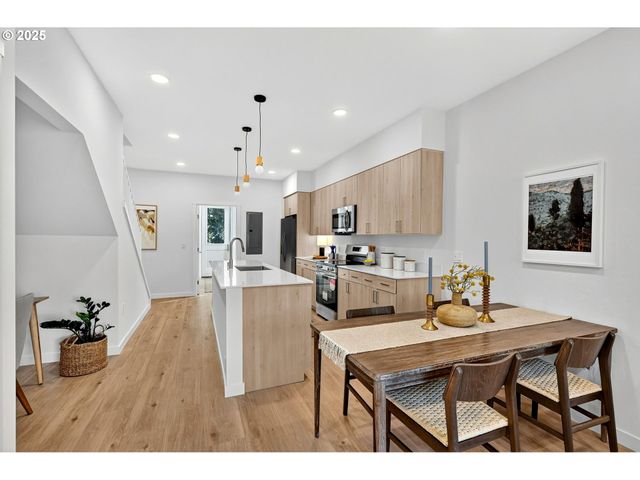 7248 Ne Going St, Portland, OR 97218