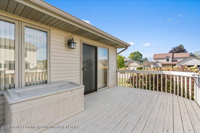 5910 Cabrena Drive, Lansing, MI 48917