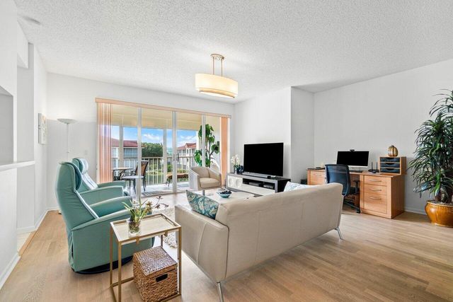 109 Half Moon Circle G3, Hypoluxo, FL 33462