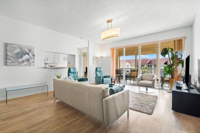 109 Half Moon Circle G3, Hypoluxo, FL 33462
