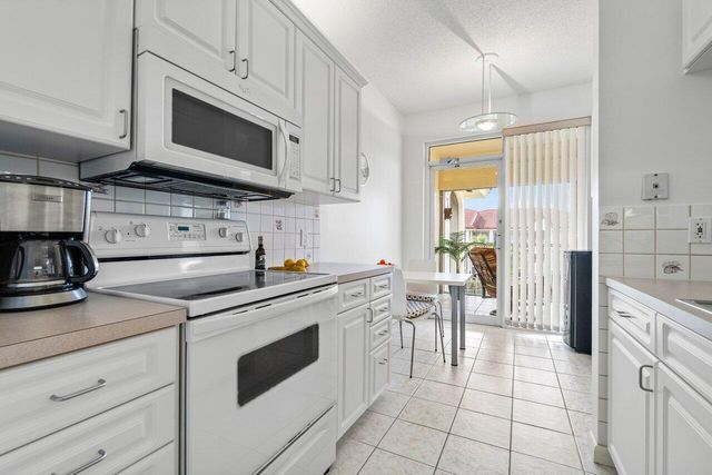 109 Half Moon Circle G3, Hypoluxo, FL 33462