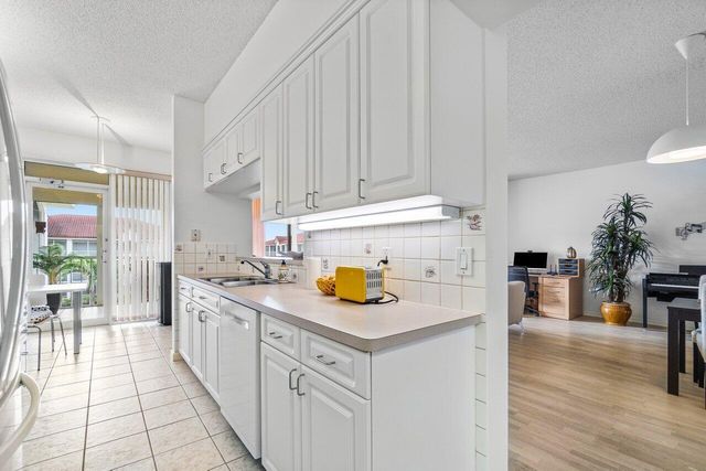 109 Half Moon Circle G3, Hypoluxo, FL 33462