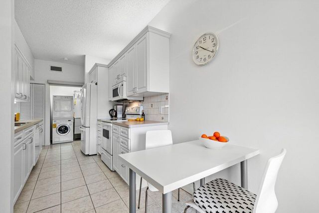109 Half Moon Circle G3, Hypoluxo, FL 33462