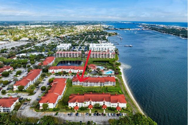 109 Half Moon Circle G3, Hypoluxo, FL 33462