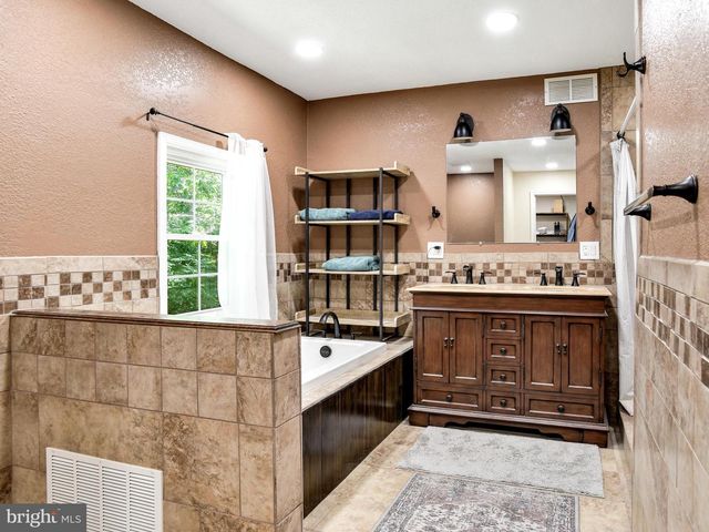 16500 BEALLE HILL RD, Waldorf, MD 20601