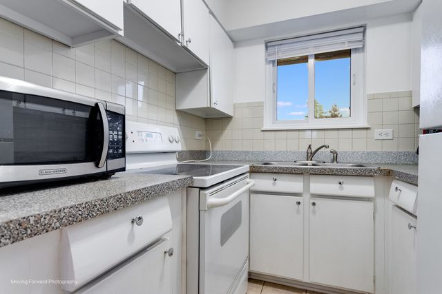 1509 Brown Street 11E, Des Plaines, IL 60016