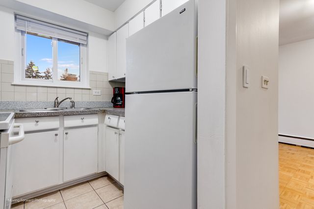 1509 Brown Street 11E, Des Plaines, IL 60016