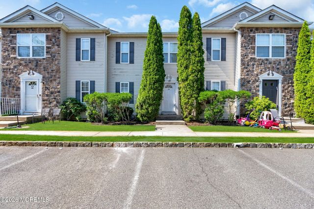 46 Aspen Court, Lakewood, NJ 08701