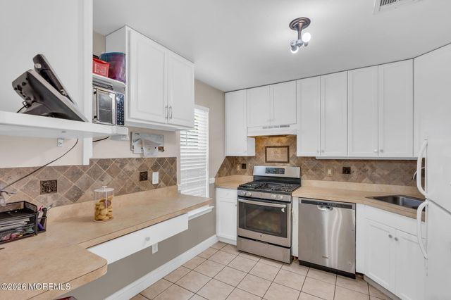 46 Aspen Court, Lakewood, NJ 08701