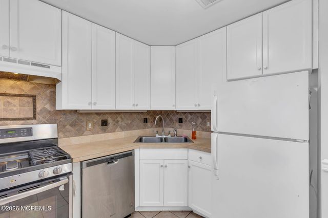 46 Aspen Court, Lakewood, NJ 08701