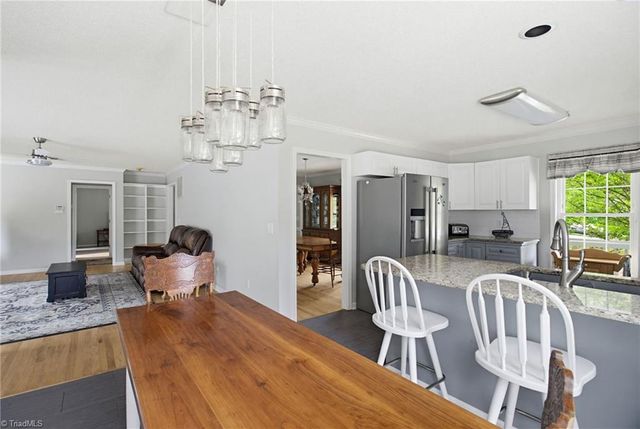 9321 Deer Path Lane, Kernersville, NC 27284