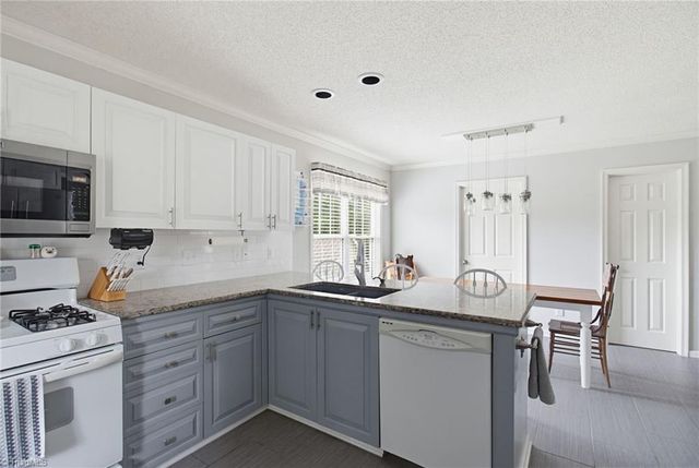 9321 Deer Path Lane, Kernersville, NC 27284