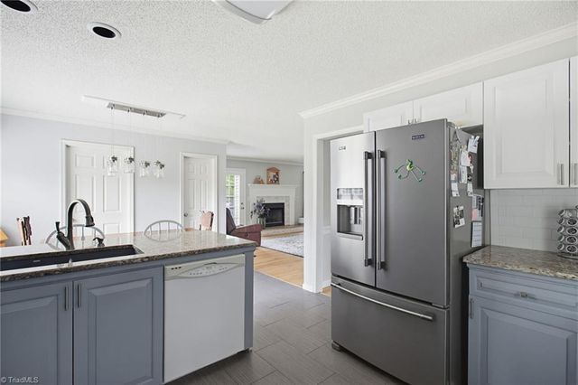 9321 Deer Path Lane, Kernersville, NC 27284