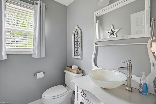 9321 Deer Path Lane, Kernersville, NC 27284