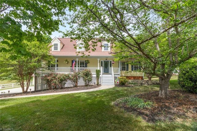 9321 Deer Path Lane, Kernersville, NC 27284