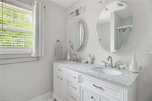 9321 Deer Path Lane, Kernersville, NC 27284