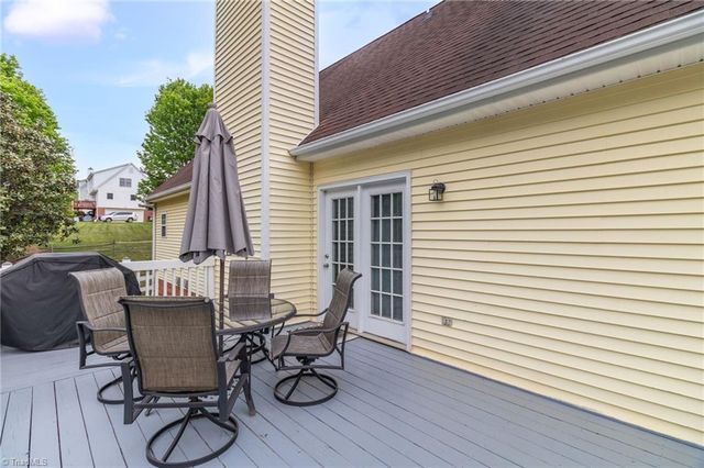 9321 Deer Path Lane, Kernersville, NC 27284