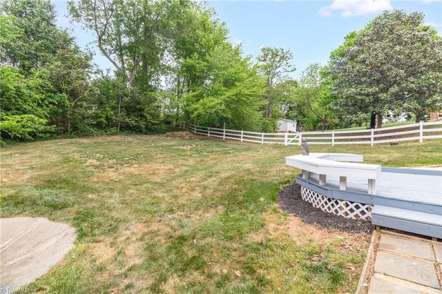 9321 Deer Path Lane, Kernersville, NC 27284