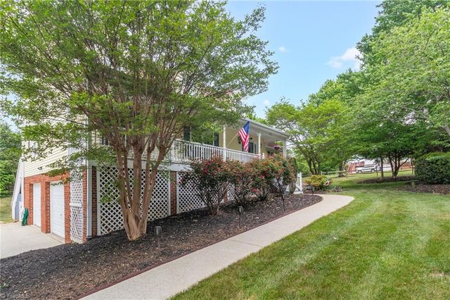 9321 Deer Path Lane, Kernersville, NC 27284