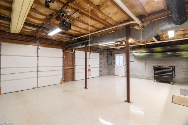 9321 Deer Path Lane, Kernersville, NC 27284