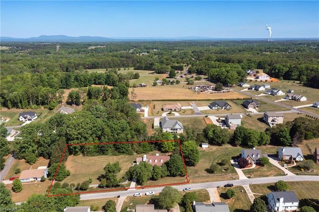 9321 Deer Path Lane, Kernersville, NC 27284