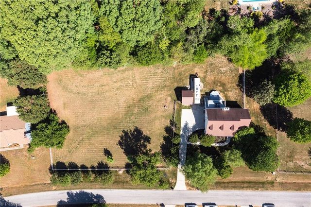 9321 Deer Path Lane, Kernersville, NC 27284