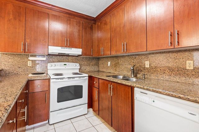 853 Springdale Circle, Palm Springs, FL 33461