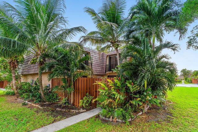 853 Springdale Circle, Palm Springs, FL 33461