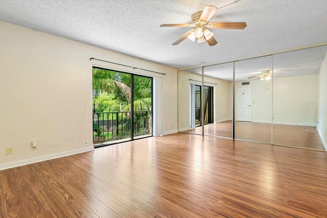 853 Springdale Circle, Palm Springs, FL 33461