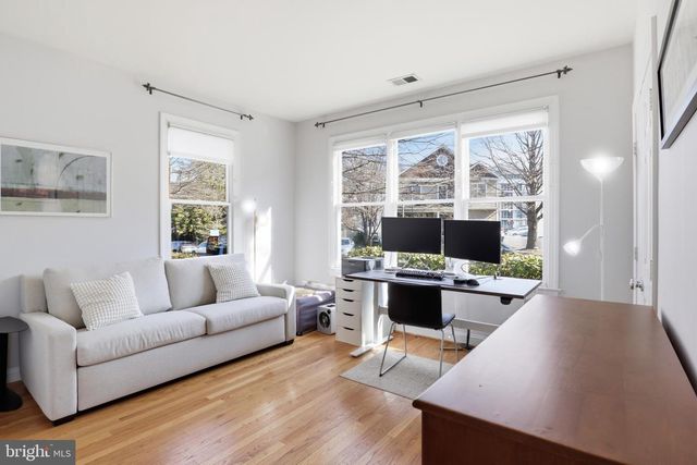 1142 N JACKSON ST, Arlington, VA 22201