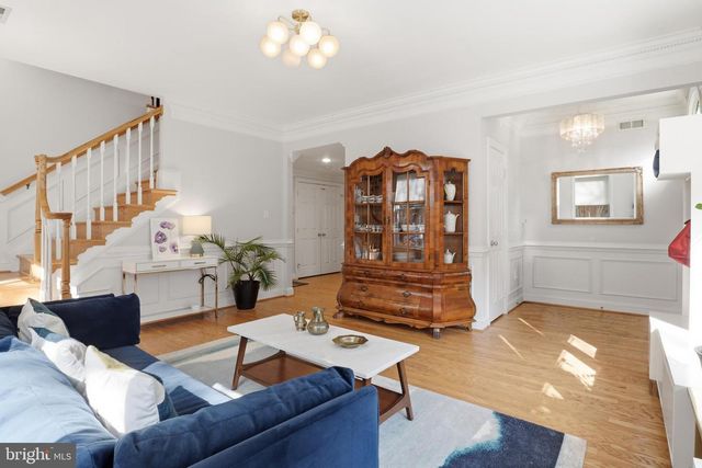 1142 N JACKSON ST, Arlington, VA 22201