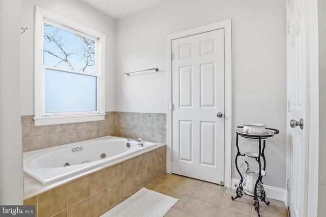 1142 N JACKSON ST, Arlington, VA 22201