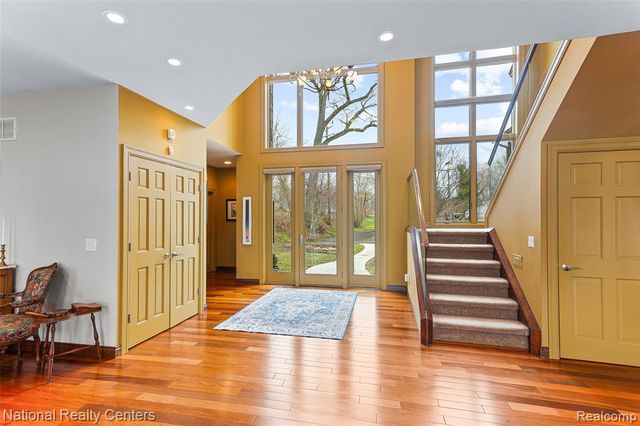 1100 Clearwater Boulevard, White Lake, MI 48386